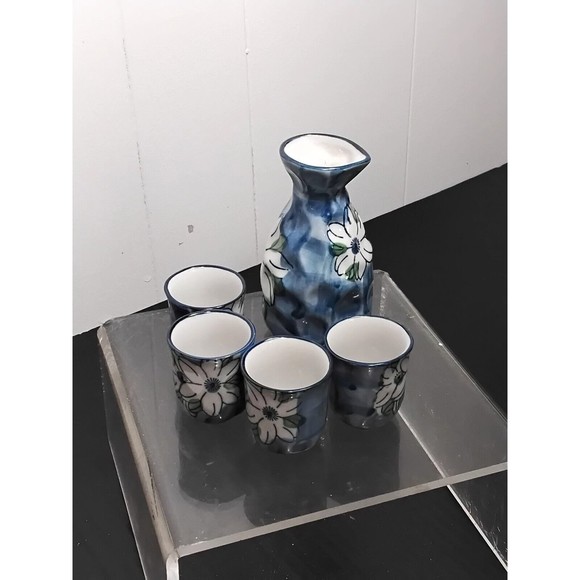 Ceramic Sake 5 pcs Set pitcher and 4 cups Blue floral design - Picture 1 of 2